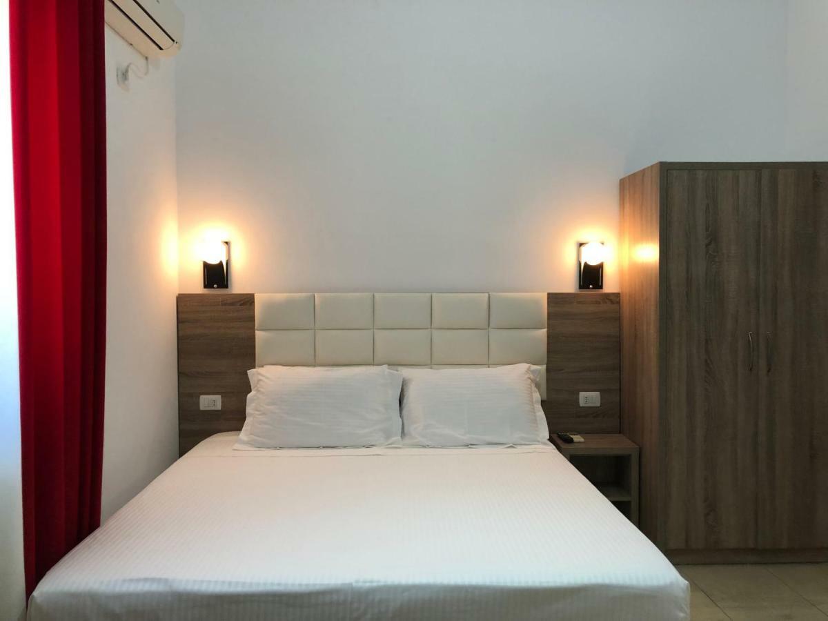 Hotel Alina Саранда Экстерьер фото